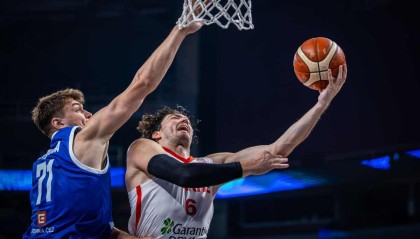 得分能力相当稳定！前骑士马刺侧翼老将在欧锦赛中状态神勇