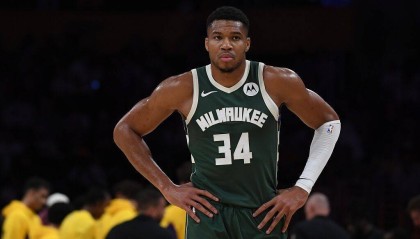 火箭总经理斯通：和雄鹿方面聊过，他们暗示不会交易字母哥